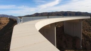 rebar-com-revestimento-em-aco-inoxidavel-e-usado-em-projeto-de-ponte-da-caltrans-na-california